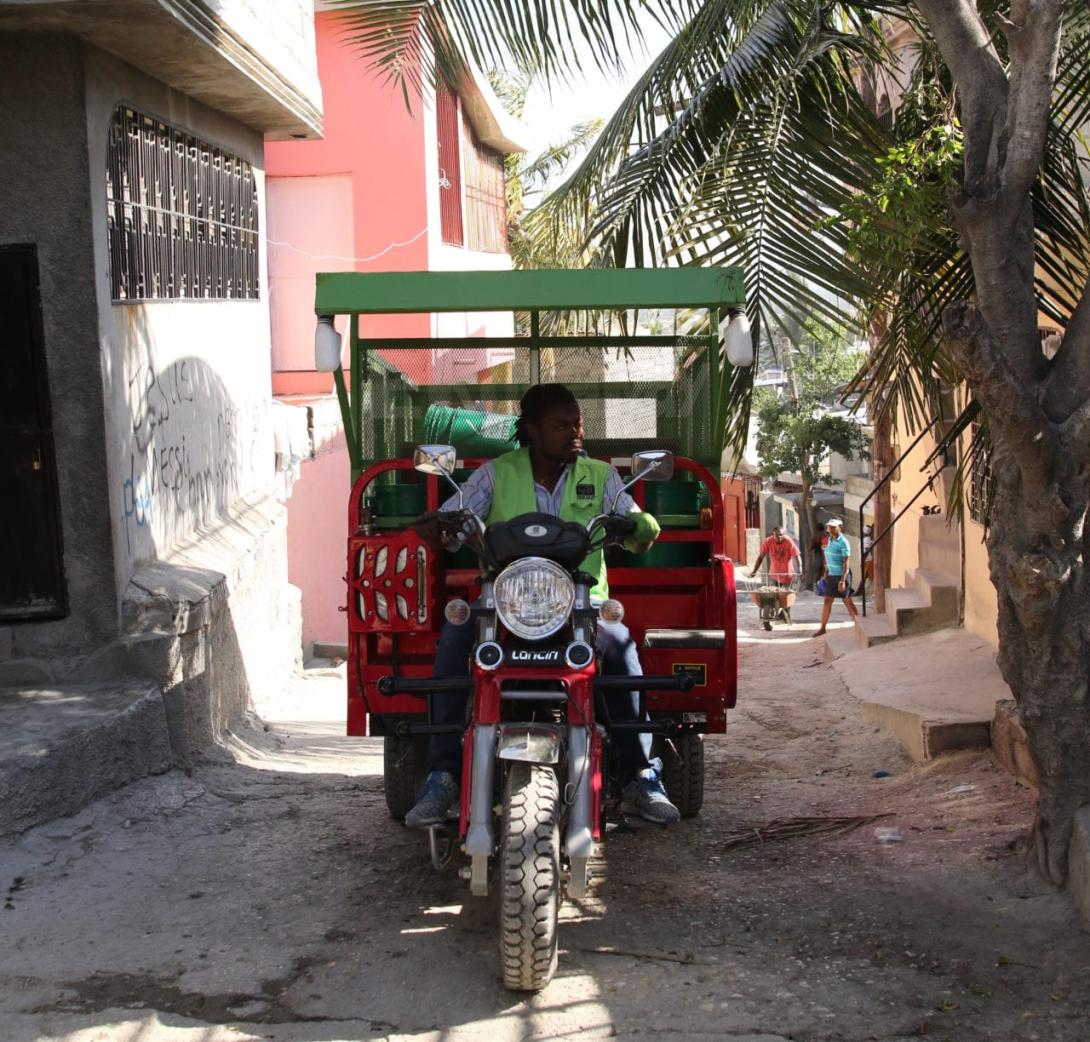 photo credit: Vic Hinterlang